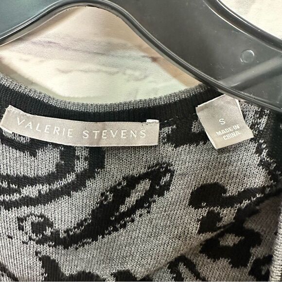 Valerie Stevens small gray sweater - Picture 5 of 5